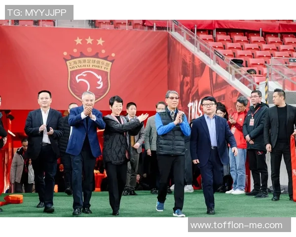 足球明星退役引发热议球迷情怀与未来发展的双重思考